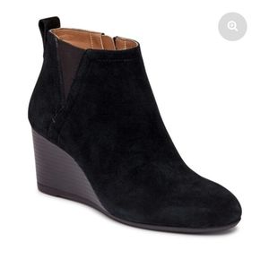 NEW Vionic Paloma suade wedge booties